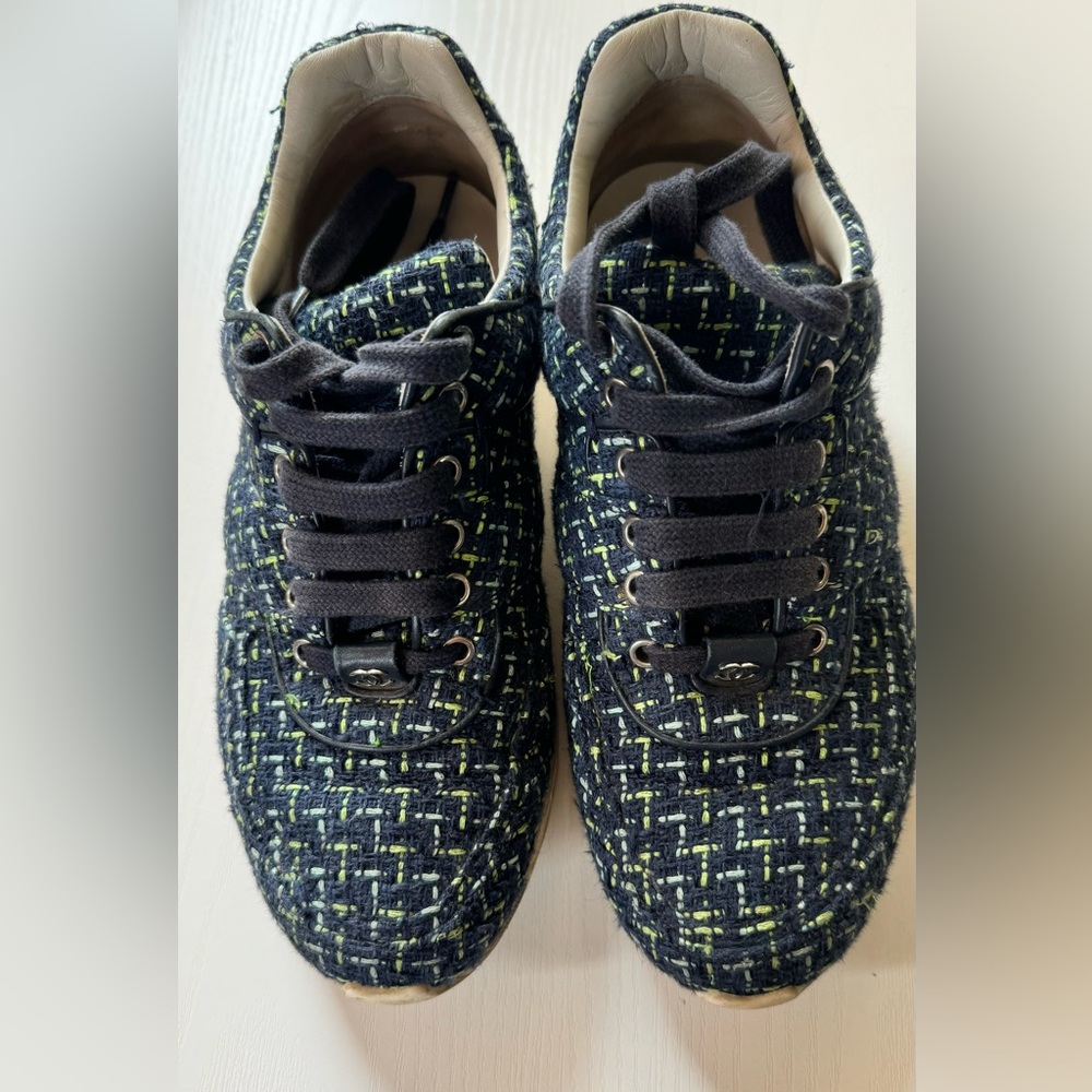 Pre-owned Cloth Low Walking Sneaker Shoes in Blue Multi. Runs true to size